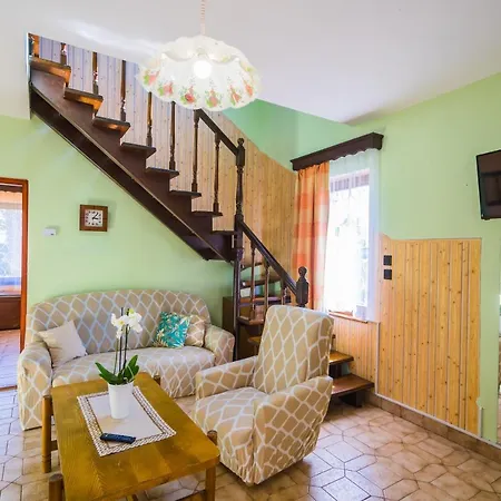 Apartament Fenyves *