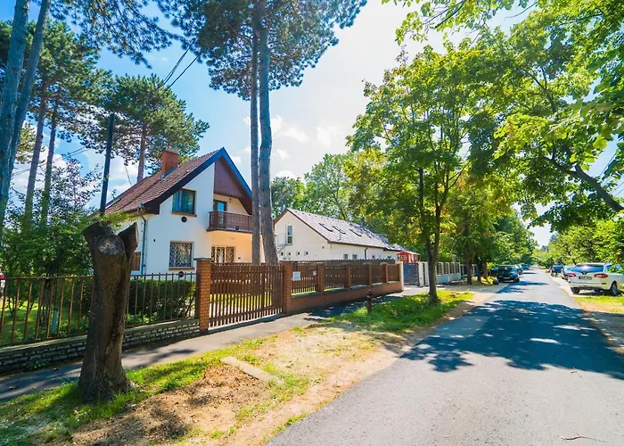 Fenyves * שיופוק